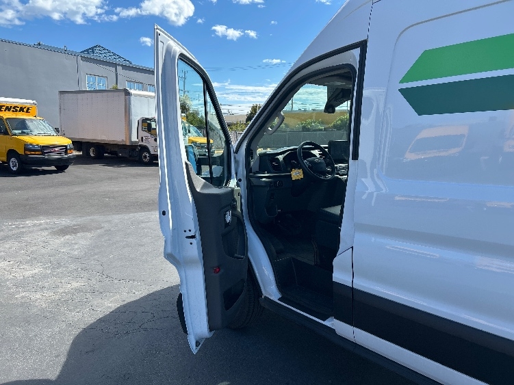 Used 2022 Ford E-Transit 350 - photo 17