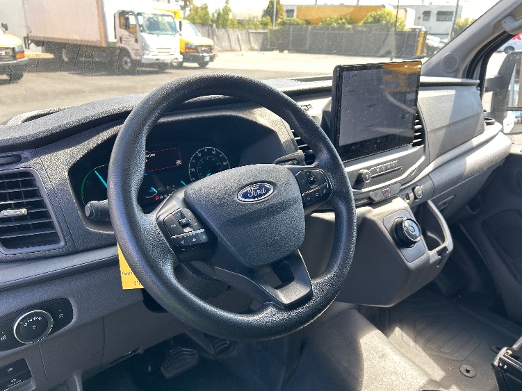 Used 2022 Ford E-Transit 350 - photo 18