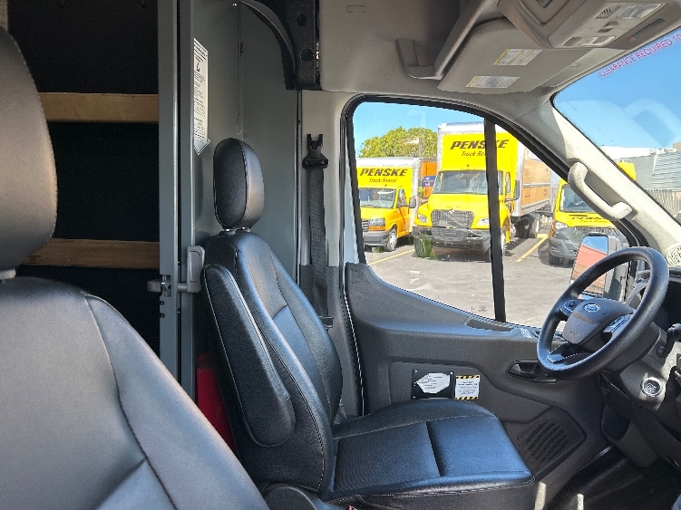 Used 2022 Ford E-Transit 350 - photo 23