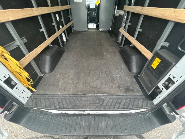 Used 2022 Ford E-Transit 350 - photo 12