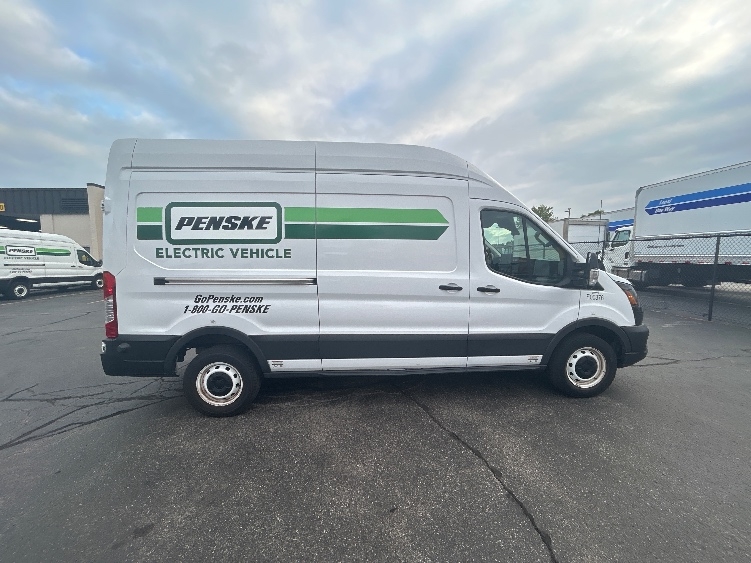 Used 2022 Ford E-Transit 350 - photo 17