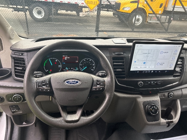 Used 2022 Ford E-Transit 350 - photo 20