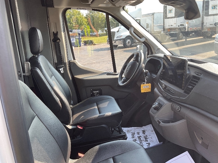 Used 2022 Ford E-Transit 350 - photo 24