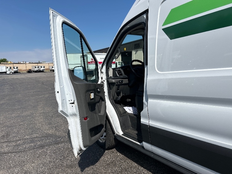 Used 2022 Ford E-Transit 350 - photo 17