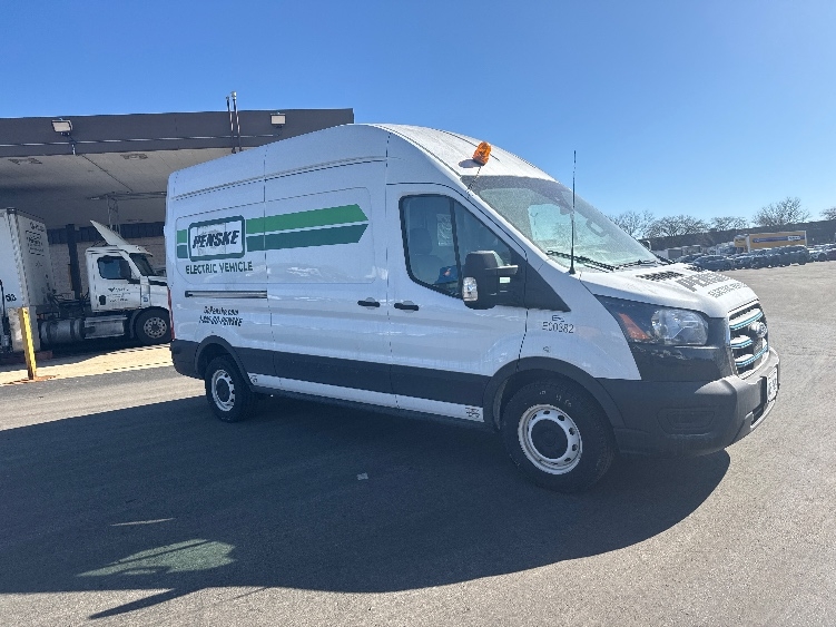 Used 2022 Ford E-Transit 350 - photo 1