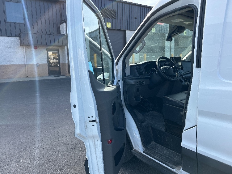 Used 2022 Ford E-Transit 350 - photo 16