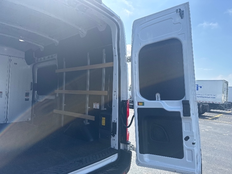 Used 2022 Ford E-Transit 350 - photo 12