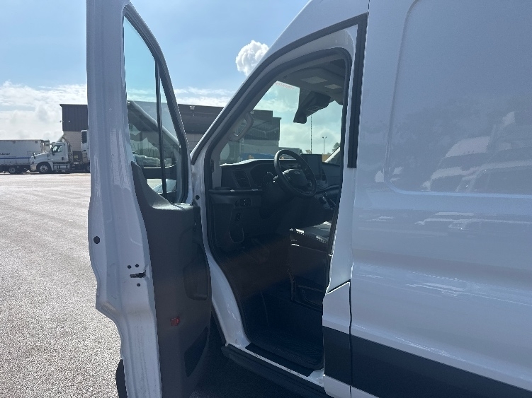 Used 2022 Ford E-Transit 350 - photo 16
