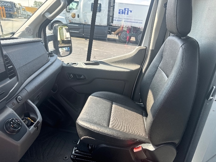 Used 2022 Ford E-Transit 350 - photo 19