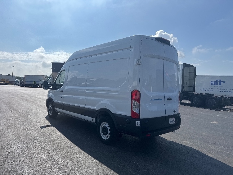 Used 2022 Ford E-Transit 350 - photo 7