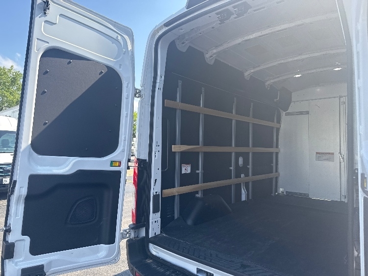 Used 2022 Ford E-Transit 350 - photo 11