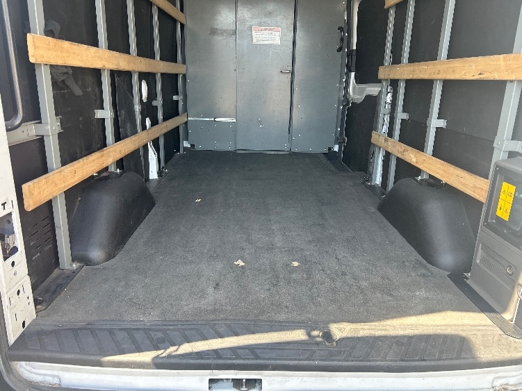 Used 2022 Ford E-Transit 350 - photo 12
