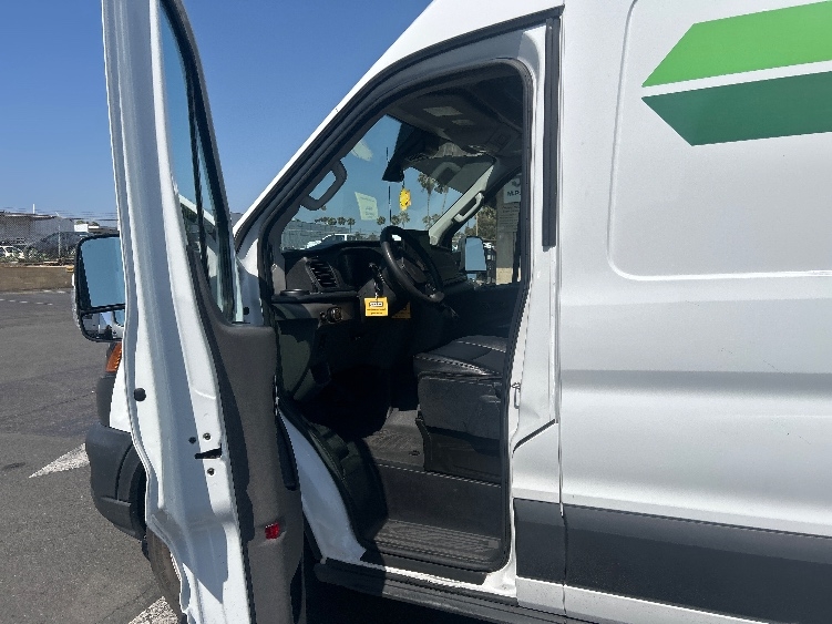Used 2022 Ford E-Transit 350 - photo 18