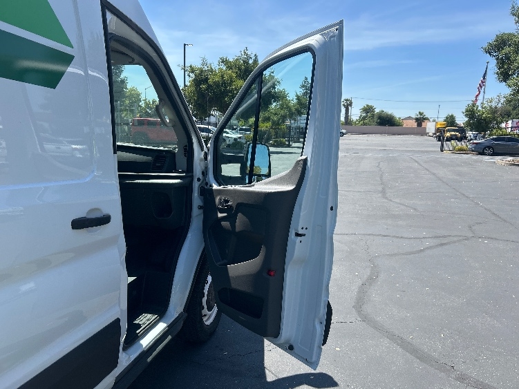 Used 2022 Ford E-Transit 350 - photo 19