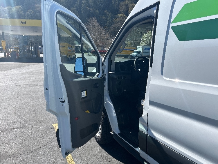 Used 2022 Ford E-Transit 350 - photo 17