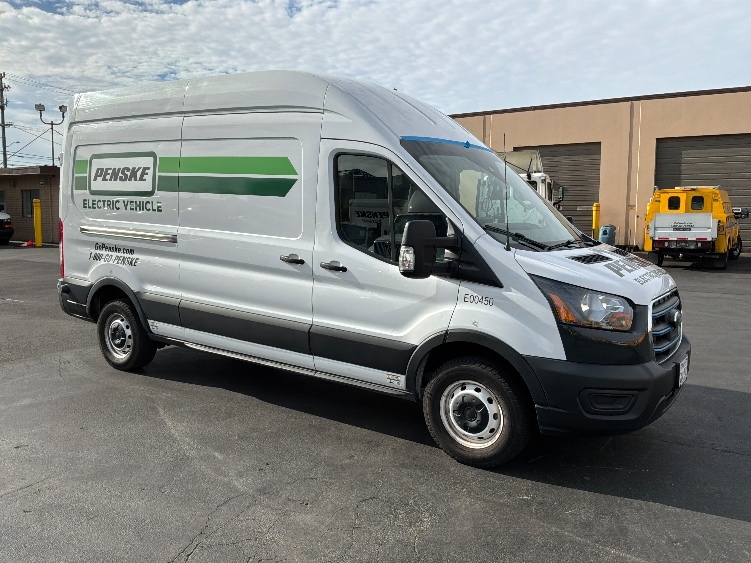 Used 2022 Ford E-Transit 350 - photo 1
