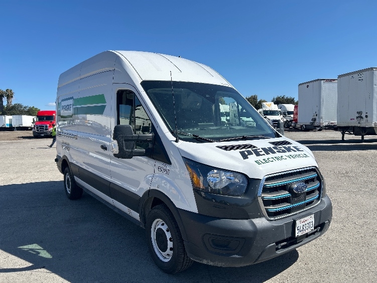 Used 2022 Ford E-Transit 350 - photo 1