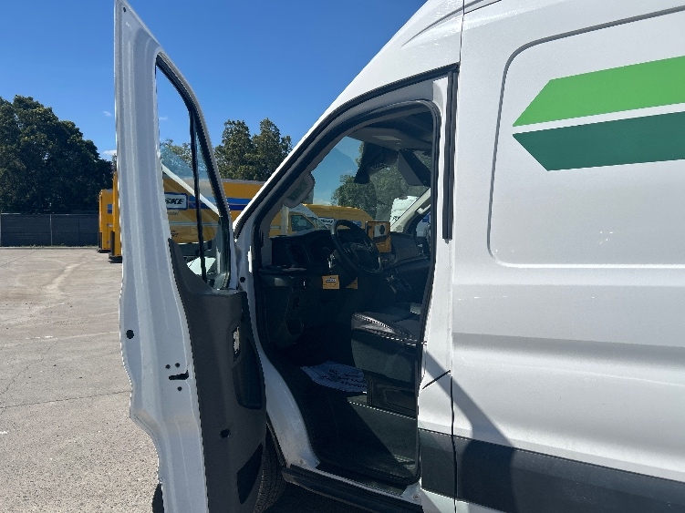 Used 2022 Ford E-Transit 350 - photo 18