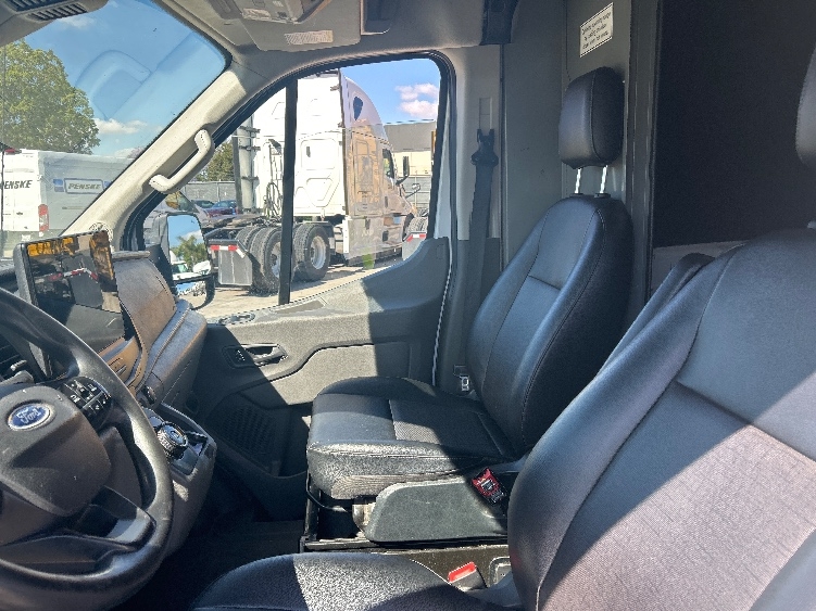 Used 2022 Ford E-Transit 350 - photo 21