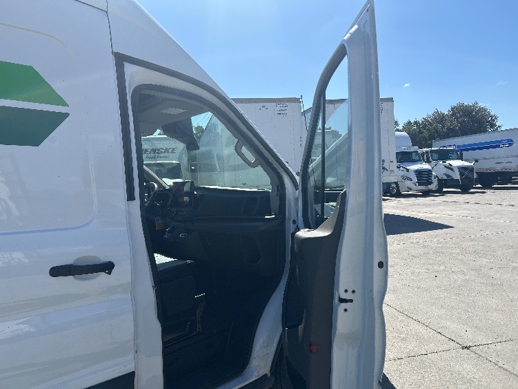 Used 2022 Ford E-Transit 350 - photo 22