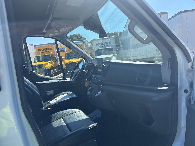Used 2022 Ford E-Transit 350 - photo 24