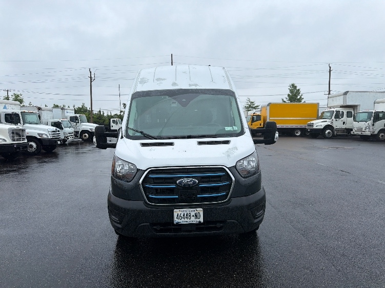 Used 2022 Ford E-Transit 350 - photo 2
