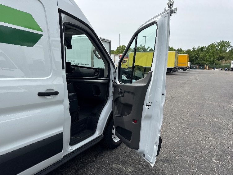 Used 2022 Ford E-Transit 350 - photo 20