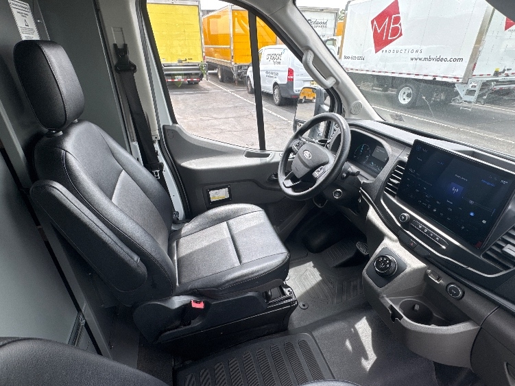Used 2022 Ford E-Transit 350 - photo 22