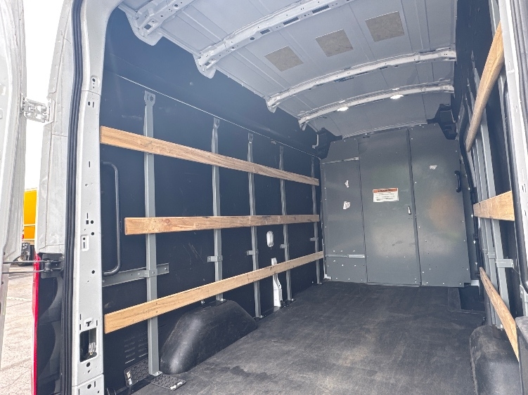 Used 2022 Ford E-Transit 350 - photo 11