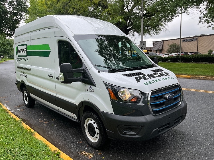 Used 2022 Ford E-Transit 350 - photo 1
