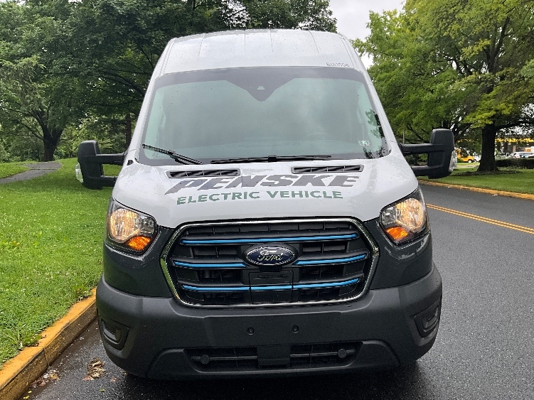 Used 2022 Ford E-Transit 350 - photo 2