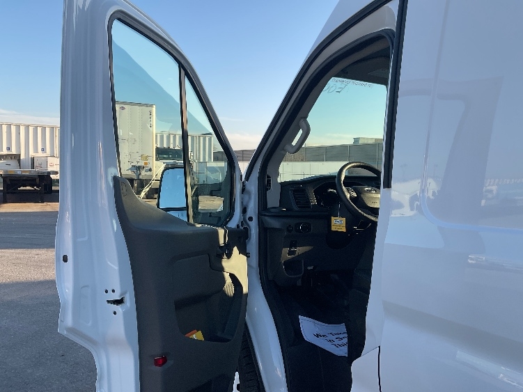 Used 2022 Ford E-Transit 350 - photo 17