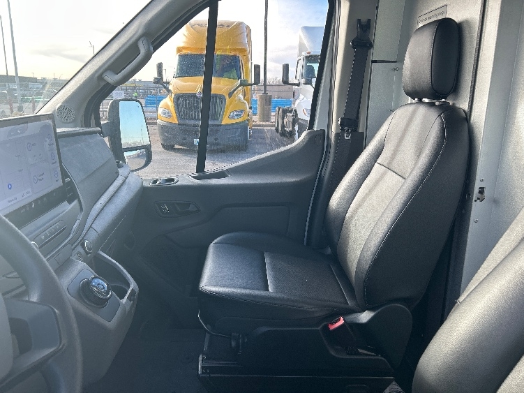 Used 2022 Ford E-Transit 350 - photo 17