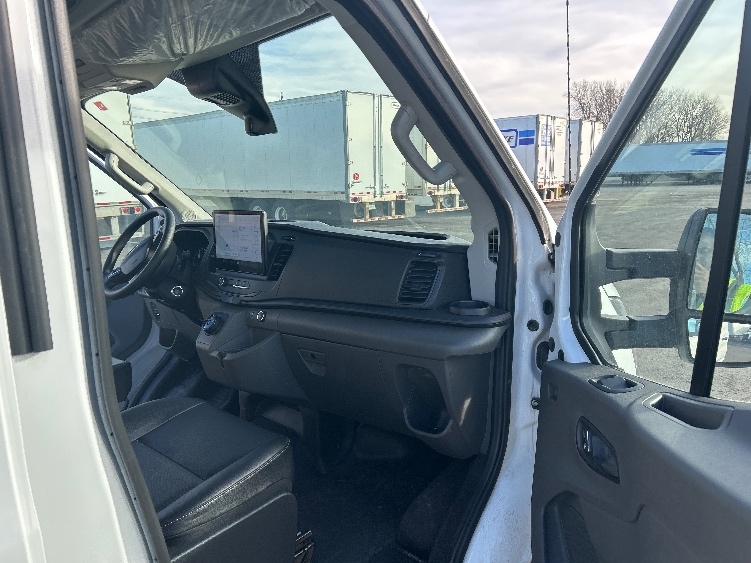 Used 2022 Ford E-Transit 350 - photo 18