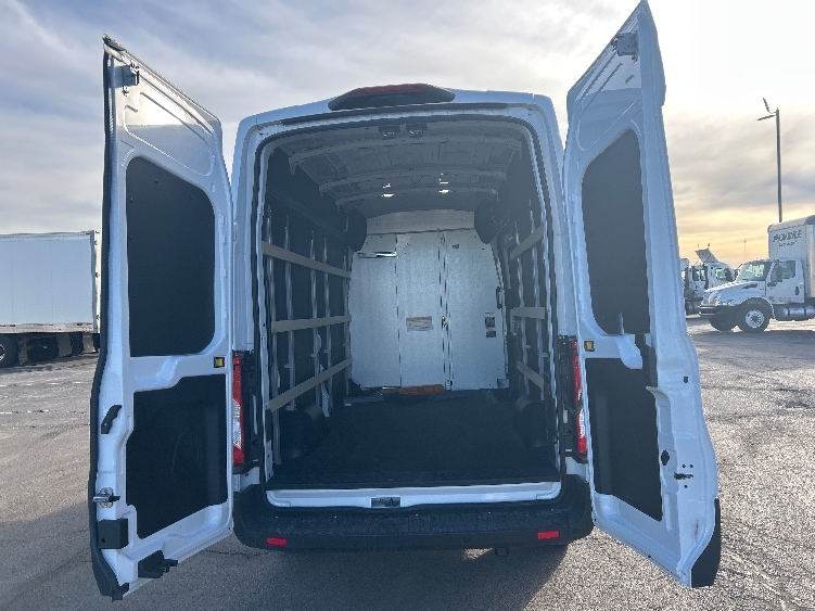 Used 2022 Ford E-Transit 350 - photo 9