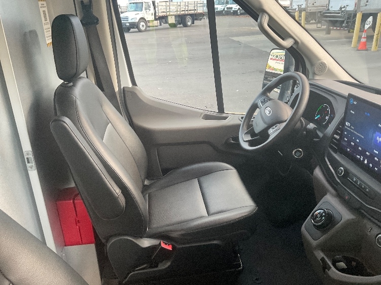 Used 2022 Ford E-Transit 350 - photo 22