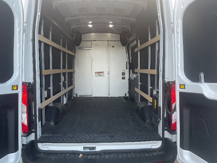 Used 2022 Ford E-Transit 350 - photo 9