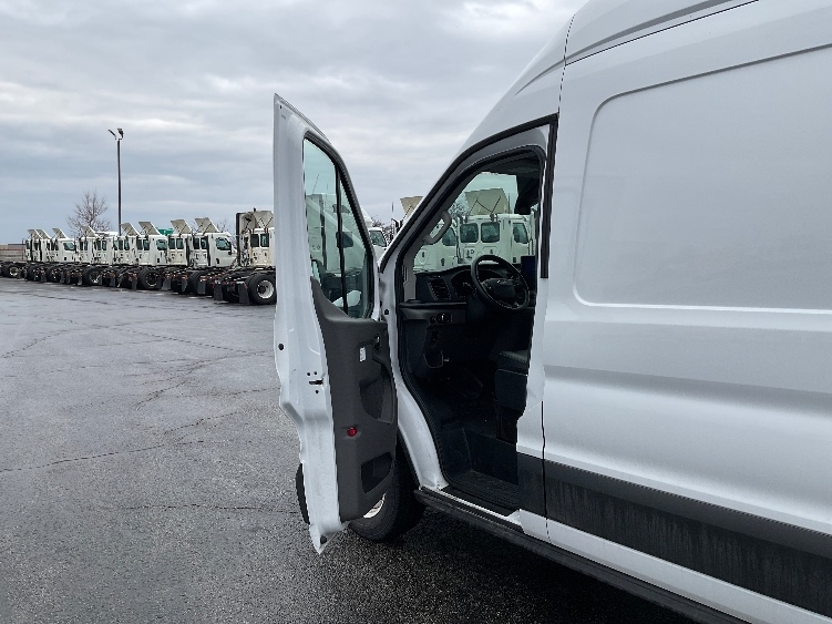 Used 2022 Ford E-Transit 350 - photo 15