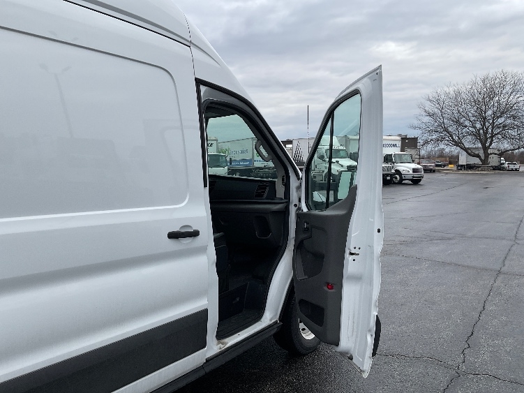 Used 2022 Ford E-Transit 350 - photo 19