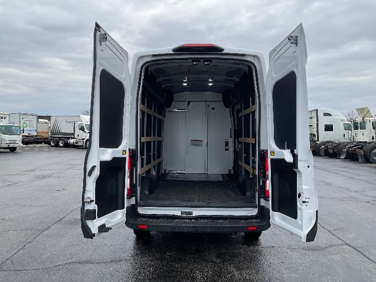 Used 2022 Ford E-Transit 350 - photo 9
