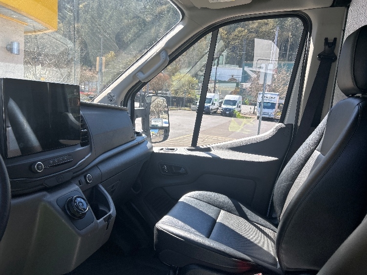 Used 2022 Ford E-Transit 350 - photo 17