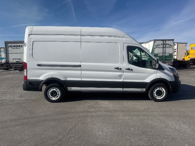 Used 2022 Ford E-Transit 350 - photo 16