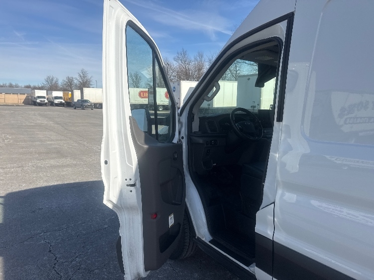 Used 2022 Ford E-Transit 350 - photo 17