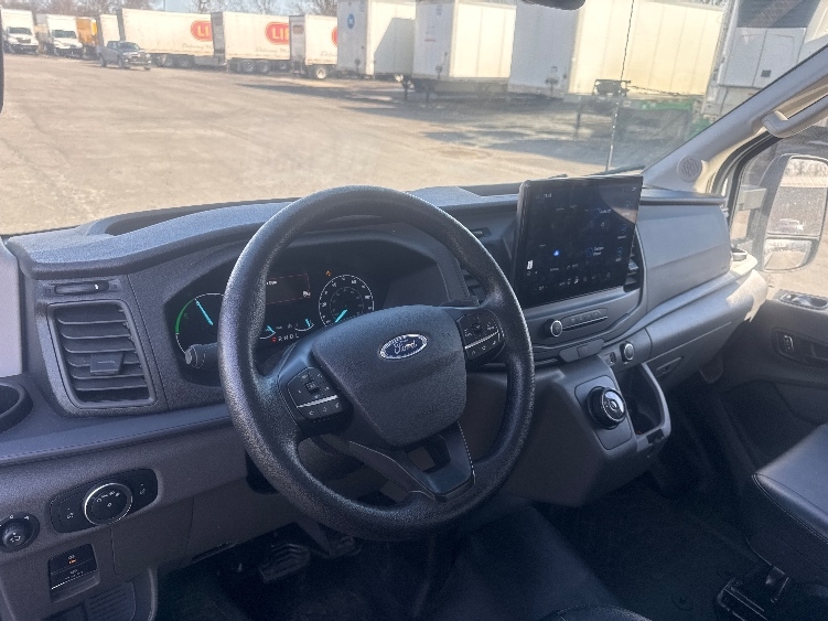 Used 2022 Ford E-Transit 350 - photo 18