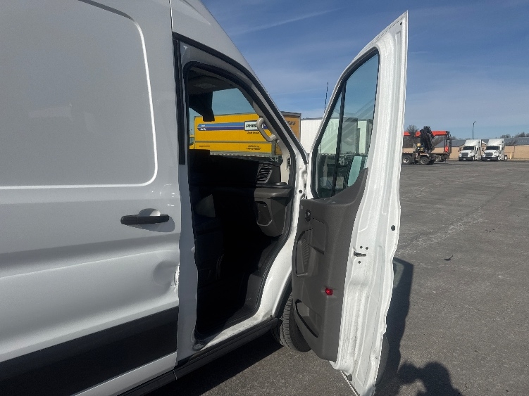 Used 2022 Ford E-Transit 350 - photo 21