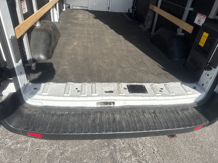 Used 2022 Ford E-Transit 350 - photo 11