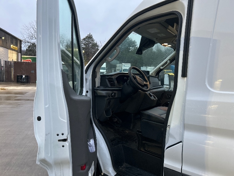 Used 2022 Ford E-Transit 350 - photo 16