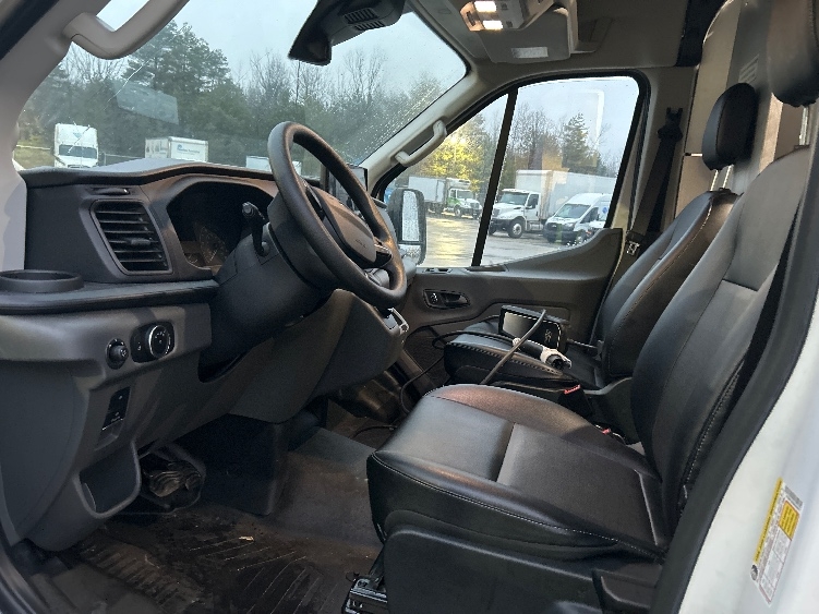 Used 2022 Ford E-Transit 350 - photo 17
