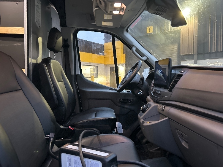 Used 2022 Ford E-Transit 350 - photo 22