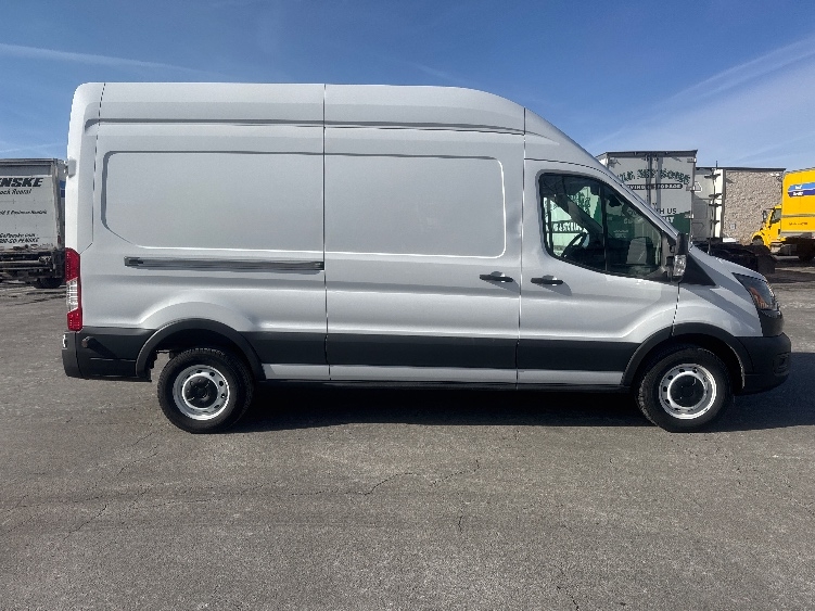 Used 2022 Ford E-Transit 350 - photo 16